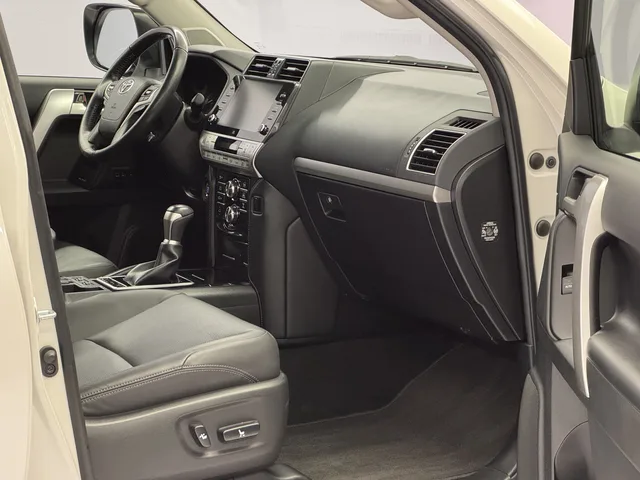 TOYOTA Land Cruiser 2.8 D 230 Invincible AWD
