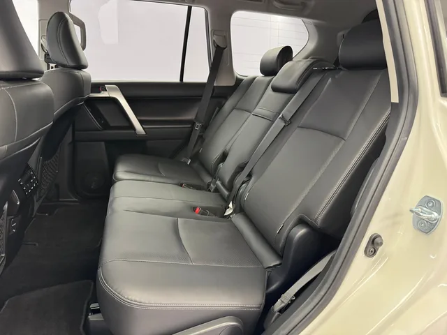 TOYOTA Land Cruiser 2.8 D 230 Invincible AWD