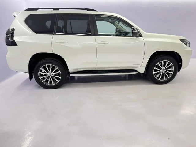 TOYOTA Land Cruiser 2.8 D 230 Invincible AWD