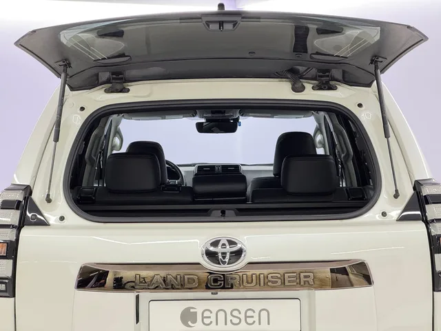 TOYOTA Land Cruiser 2.8 D 230 Invincible AWD