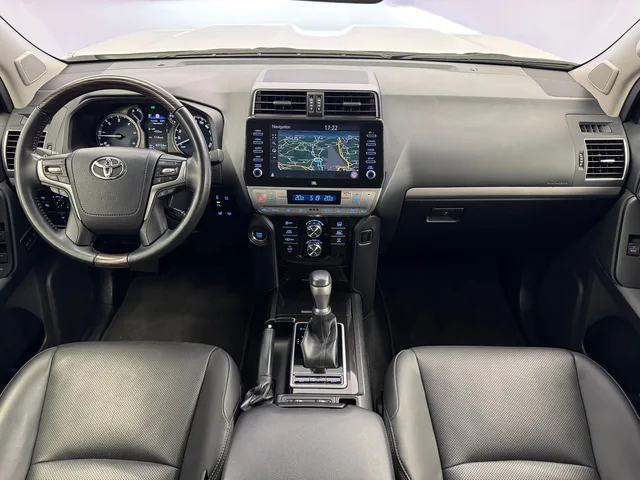 TOYOTA Land Cruiser 2.8 D 230 Invincible AWD