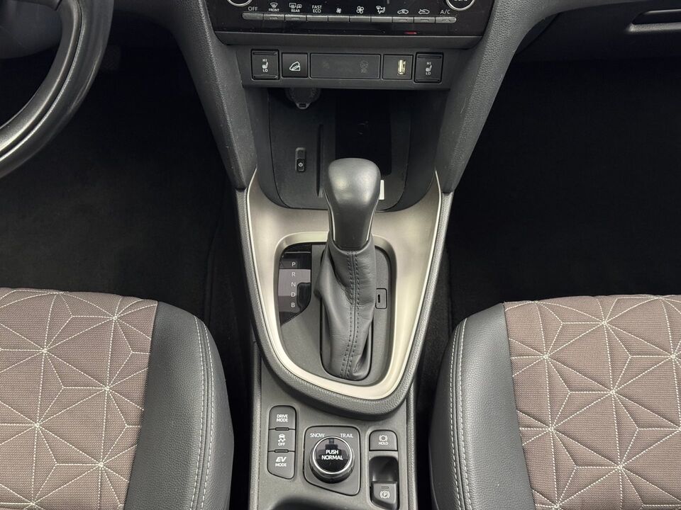 Yaris Cross 1.5 VVT-i HSD Elegant AWD-i