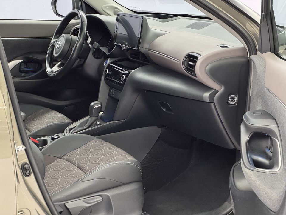 Yaris Cross 1.5 VVT-i HSD Elegant AWD-i