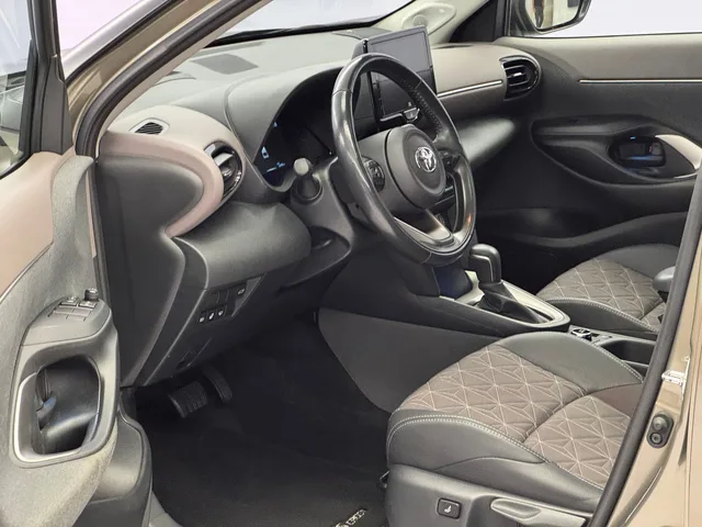TOYOTA Yaris Cross 1.5 VVT-i HSD Elegant AWD-i