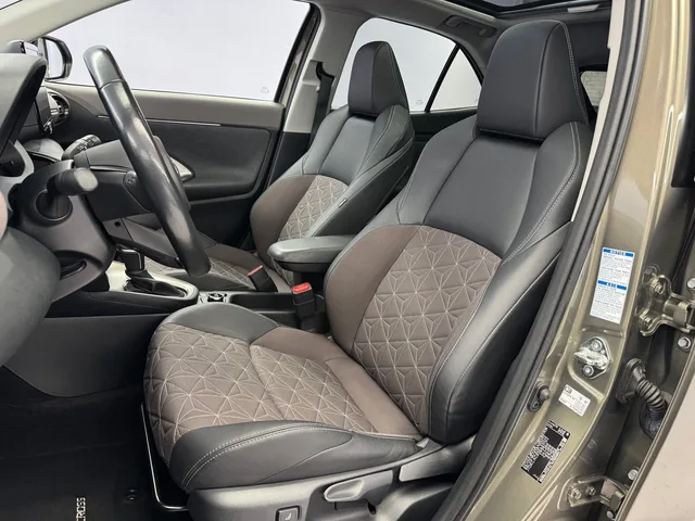 TOYOTA Yaris Cross 1.5 VVT-i HSD Elegant AWD-i