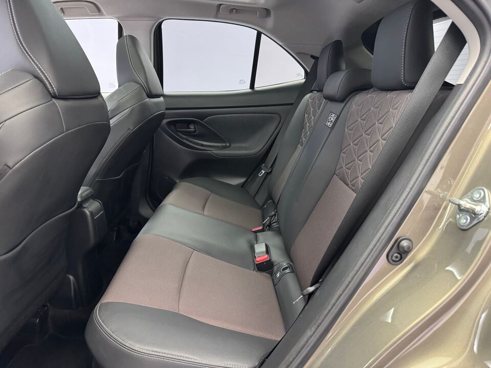 Yaris Cross 1.5 VVT-i HSD Elegant AWD-i