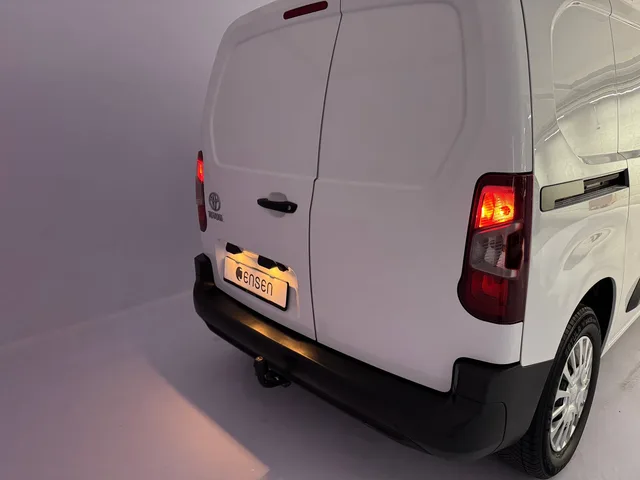 TOYOTA PROACE CITY Van L1 50KWh Active