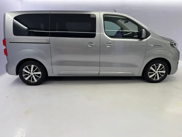TOYOTA PROACE Verso L1 75KWh Trend