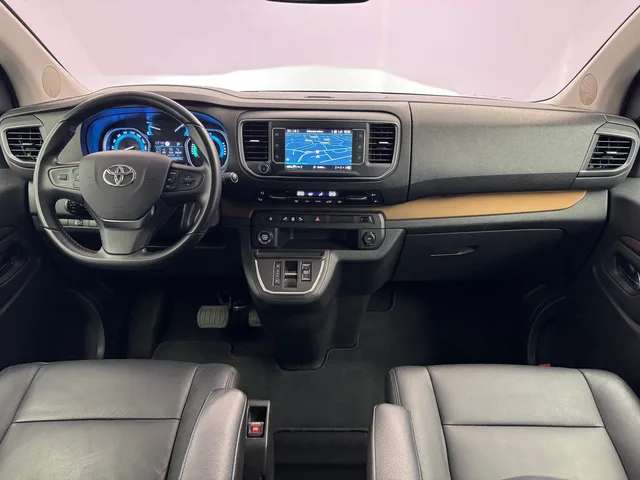 TOYOTA PROACE Verso L1 75KWh Trend