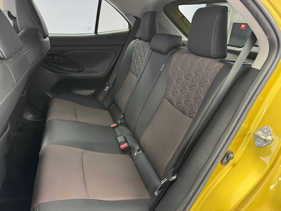 Yaris Cross 1.5 VVT-i HSD Elegant AWD-i
