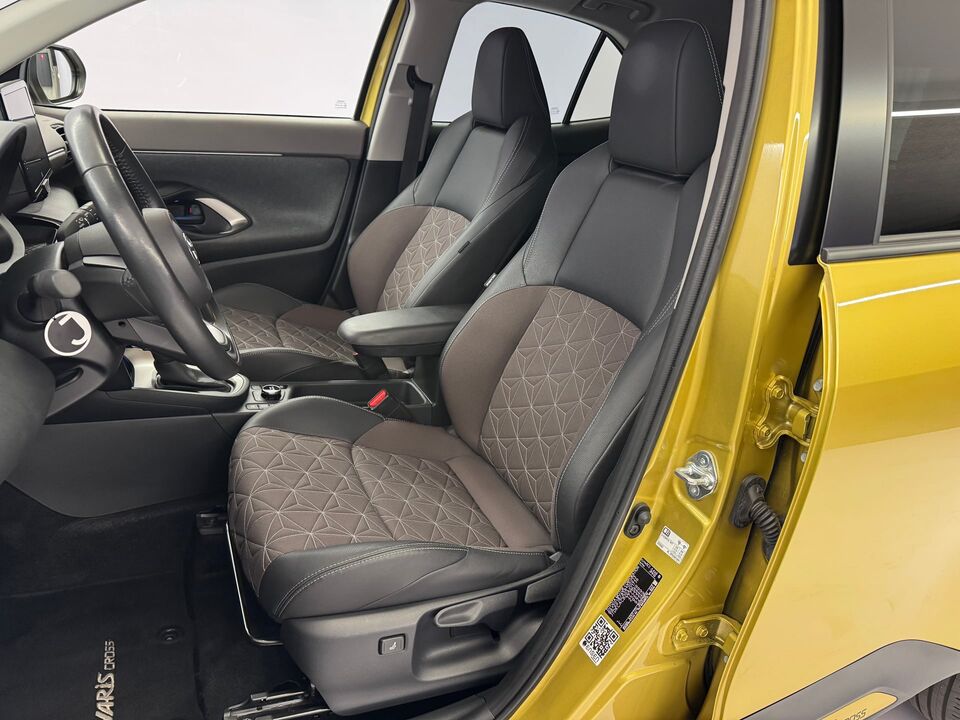 Yaris Cross 1.5 VVT-i HSD Elegant AWD-i