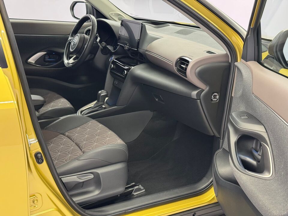 Yaris Cross 1.5 VVT-i HSD Elegant AWD-i