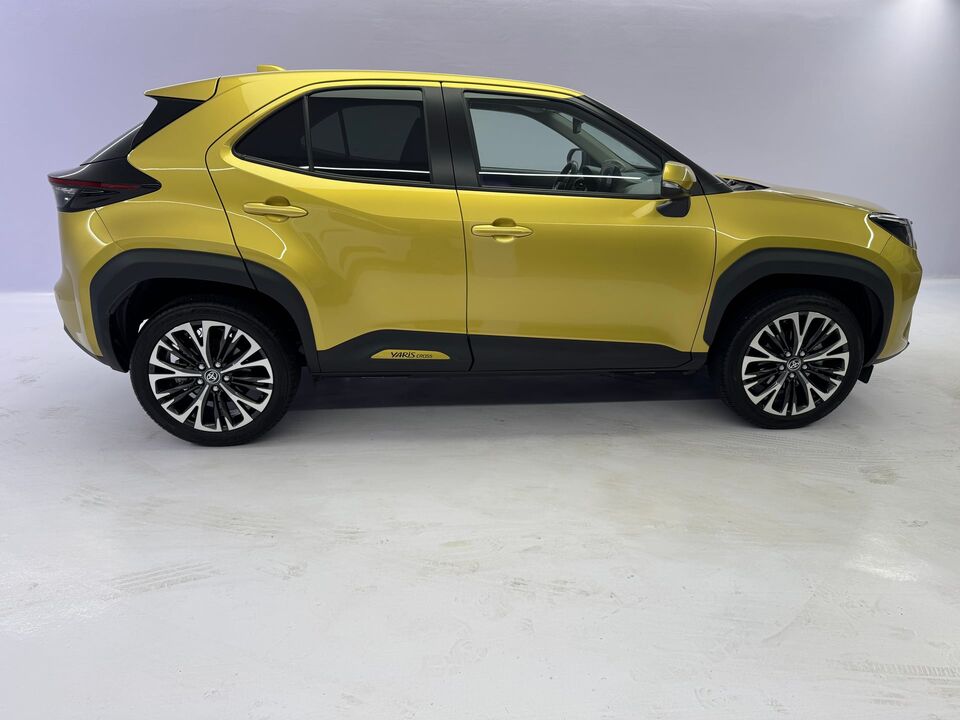 Yaris Cross 1.5 VVT-i HSD Elegant AWD-i