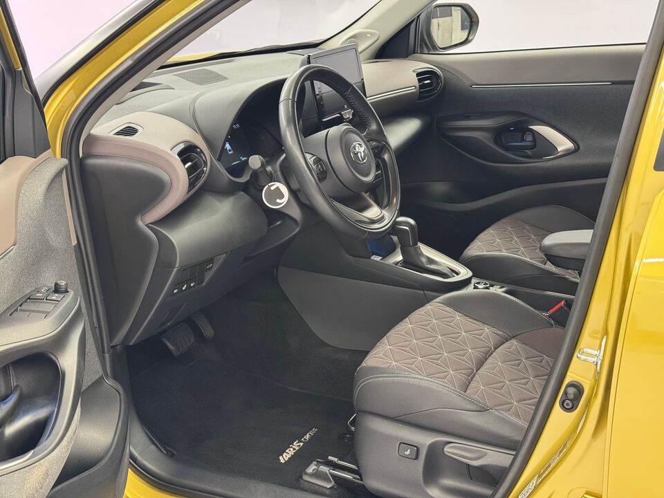 Yaris Cross 1.5 VVT-i HSD Elegant AWD-i