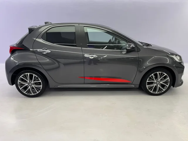 TOYOTA Yaris 1.5 VVT-i HSD Premium