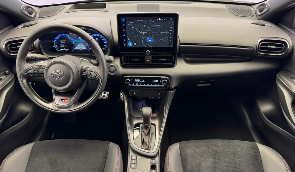 TOYOTA Yaris Hybrid 1.5 GR Sport