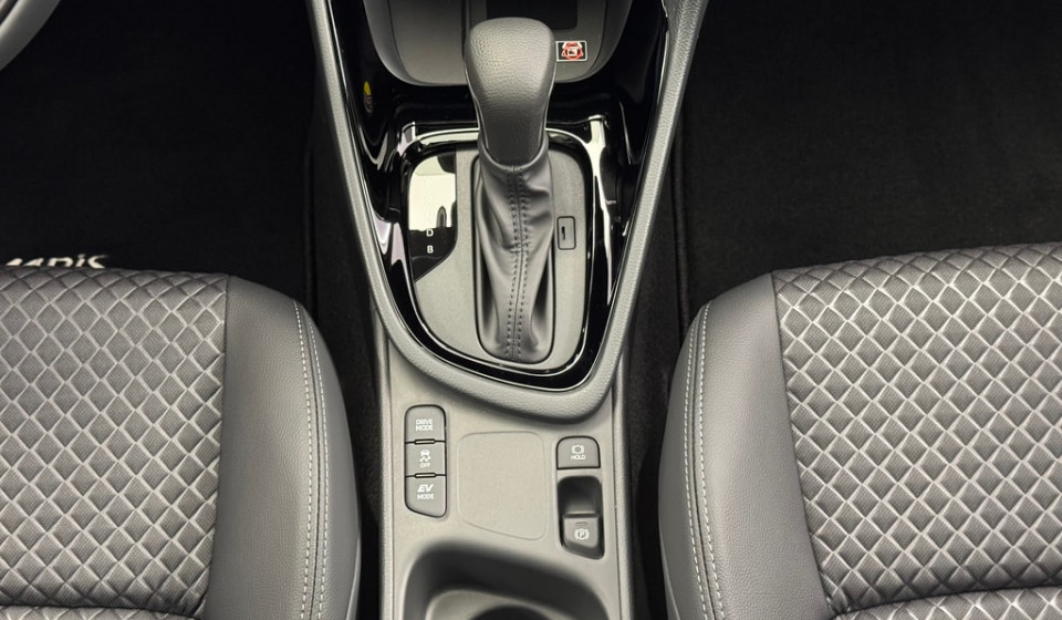 TOYOTA Yaris Hybrid 1.5 Premium