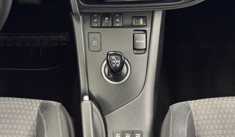 TOYOTA Auris Hybrid 1.8 Trend