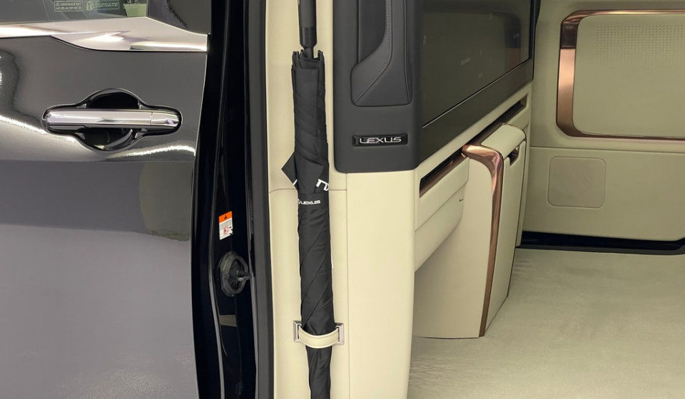 LEXUS LM 350h VIP E-FOUR Voll-Hybrid