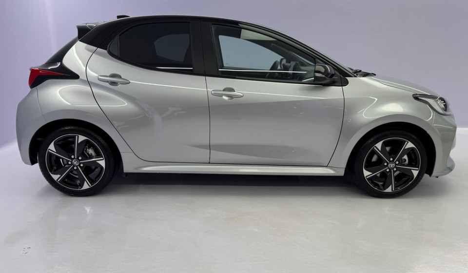 TOYOTA Yaris Hybrid 1.5 Premium