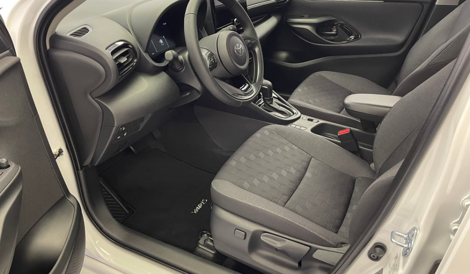 TOYOTA Yaris Hybrid 1.5 Trend