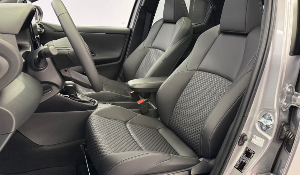 TOYOTA Yaris Hybrid 1.5 Premium