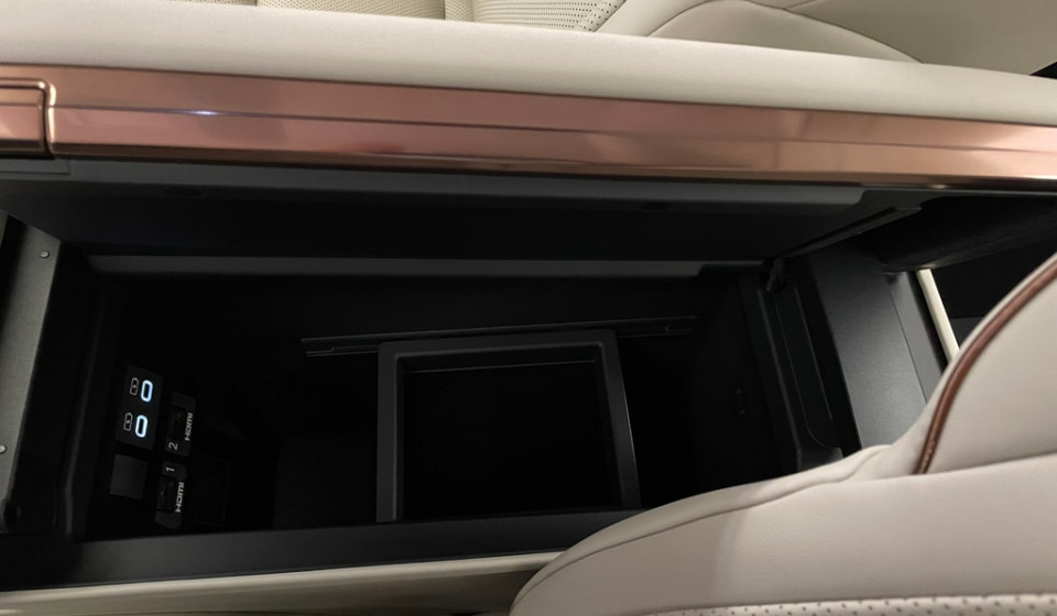 LEXUS LM 350h VIP E-FOUR Voll-Hybrid