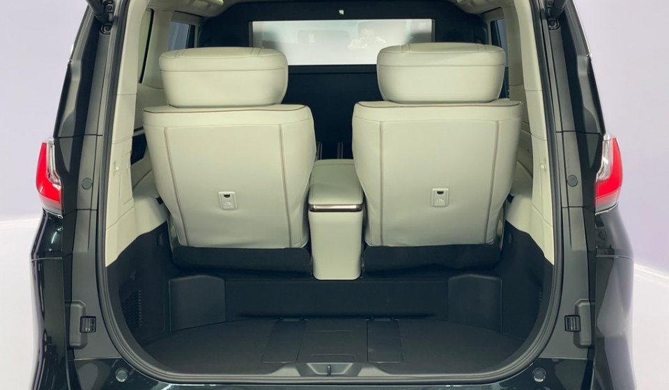 LEXUS LM 350h VIP E-FOUR Voll-Hybrid
