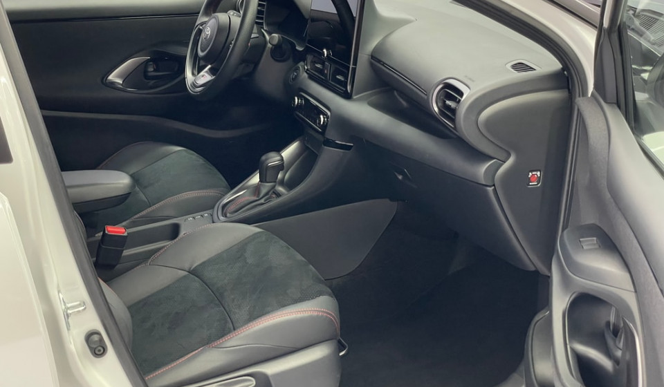 TOYOTA Yaris Hybrid 1.5 GR Sport