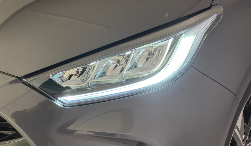 TOYOTA Yaris Hybrid 1.5 Premium