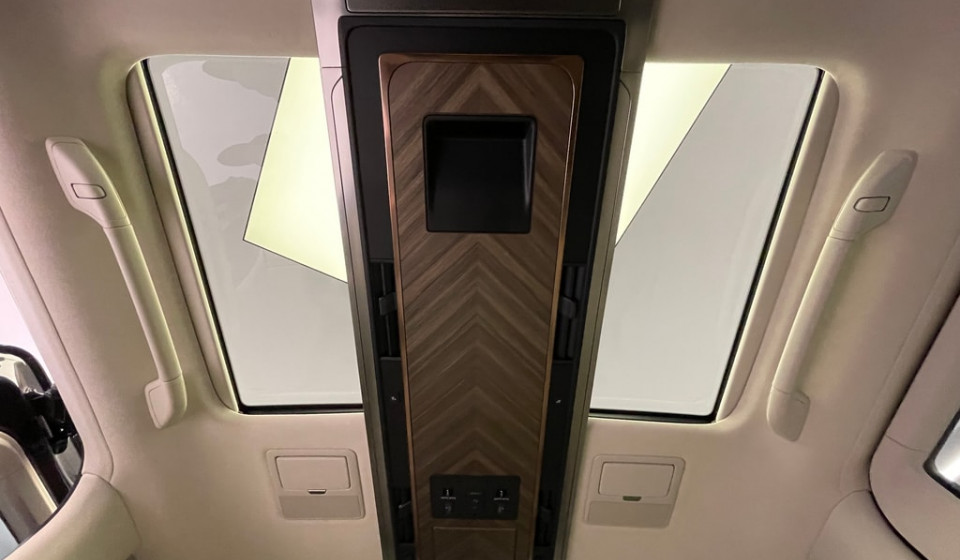 LEXUS LM 350h VIP E-FOUR Voll-Hybrid