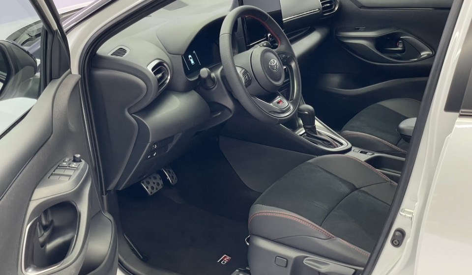 TOYOTA Yaris Hybrid 1.5 GR Sport
