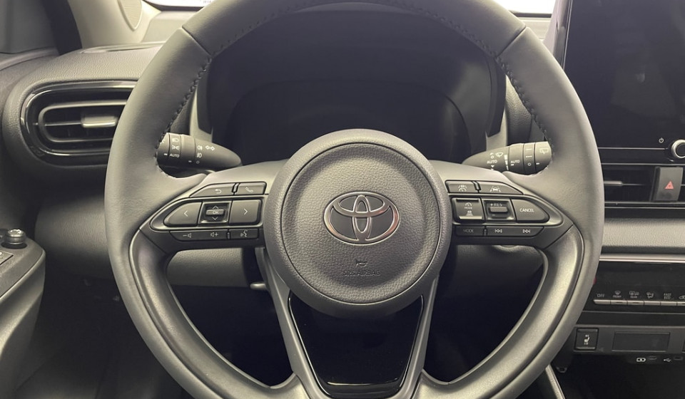 TOYOTA Yaris Hybrid 1.5 Trend
