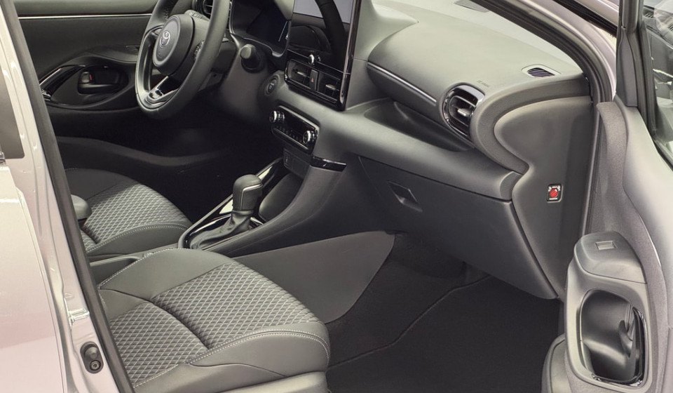 TOYOTA Yaris Hybrid 1.5 Premium