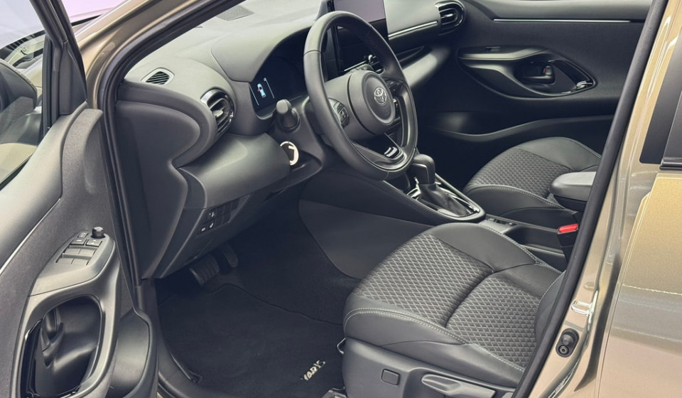 TOYOTA Yaris Hybrid 1.5 Premium