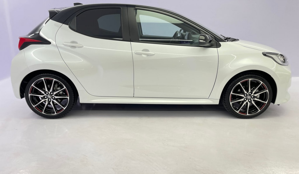 TOYOTA Yaris Hybrid 1.5 GR Sport