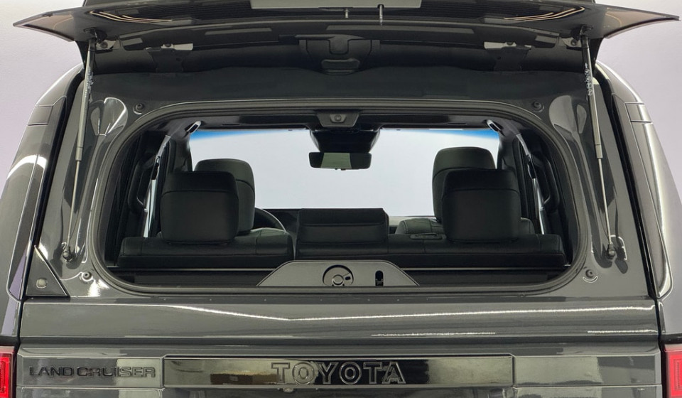 TOYOTA Land Cruiser 2.8 D 230 Invincible AWD