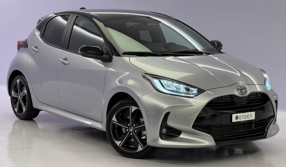 TOYOTA Yaris Hybrid 1.5 Premium