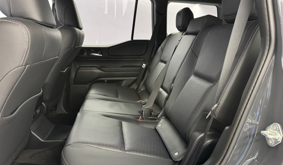 TOYOTA Land Cruiser 2.8 D 230 Invincible AWD