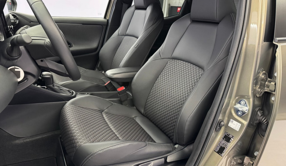 TOYOTA Yaris Hybrid 1.5 Premium