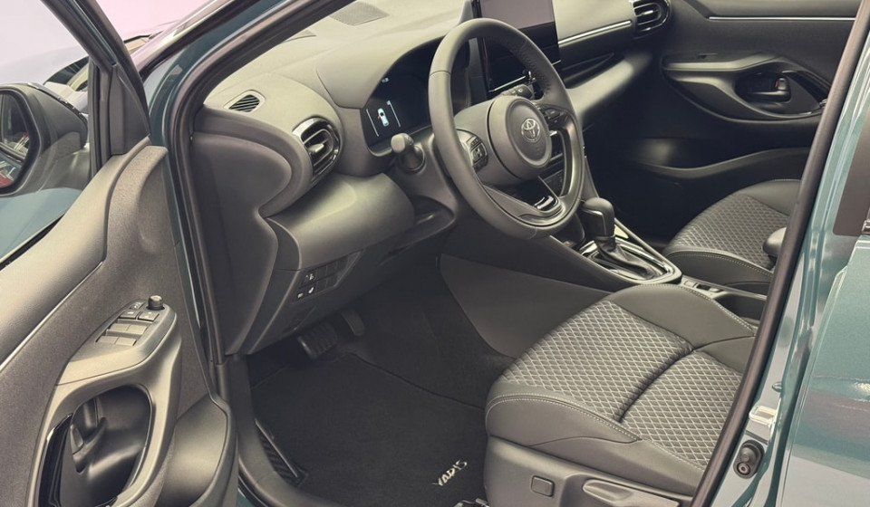 TOYOTA Yaris Hybrid 1.5 Premium