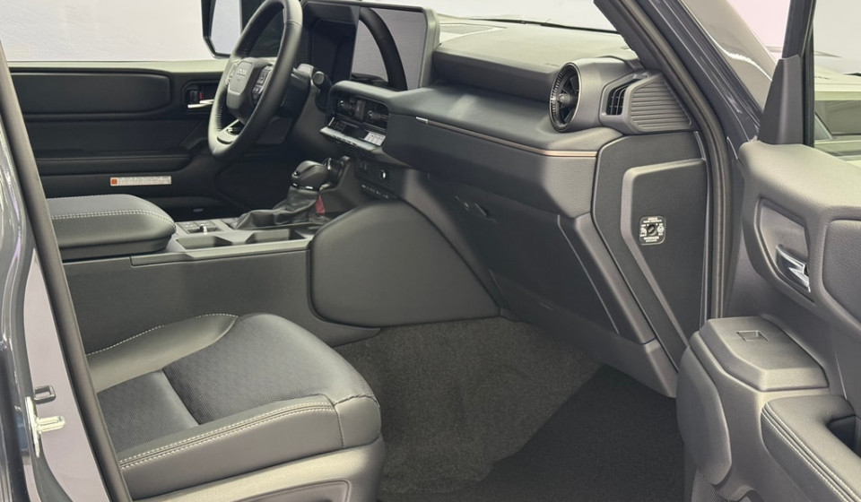 TOYOTA Land Cruiser 2.8 D 230 Invincible AWD