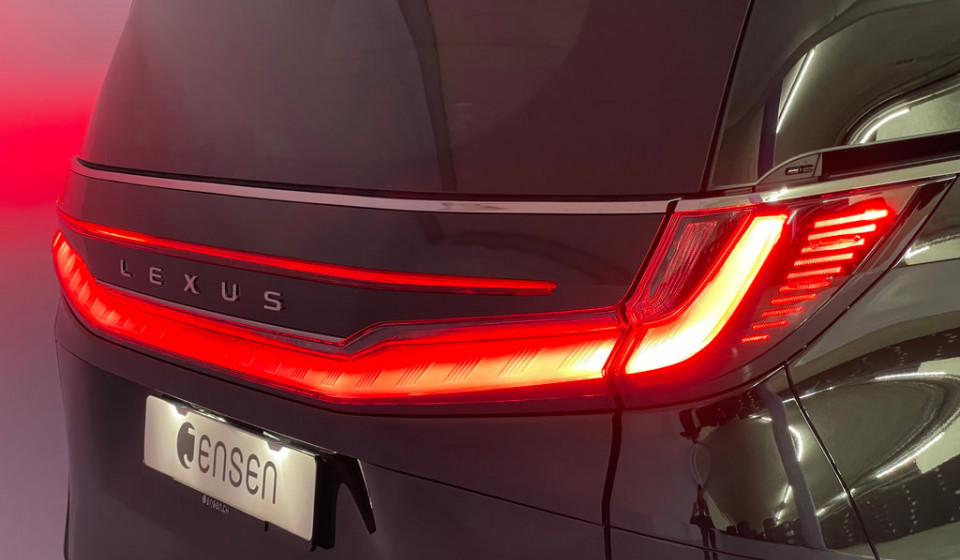 LEXUS LM 350h VIP E-FOUR Voll-Hybrid