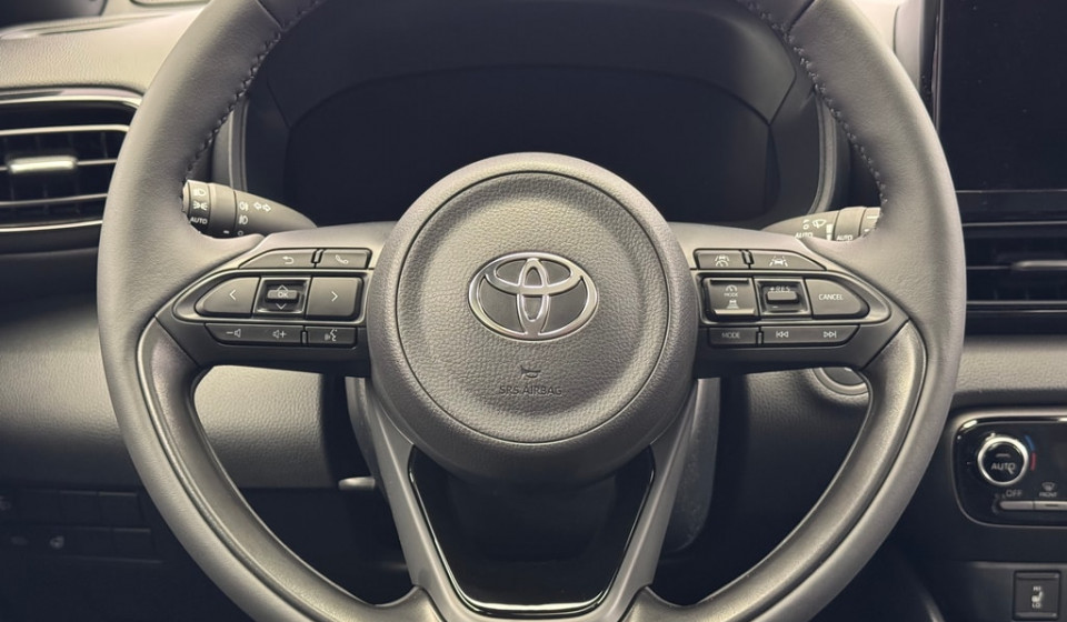 TOYOTA Yaris Hybrid 1.5 Premium