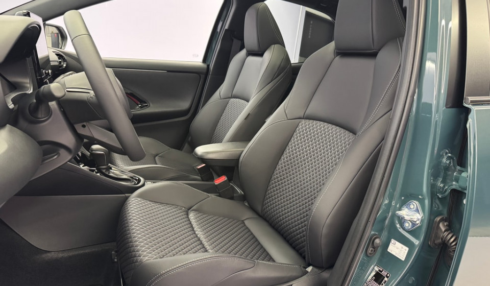 TOYOTA Yaris Hybrid 1.5 Premium