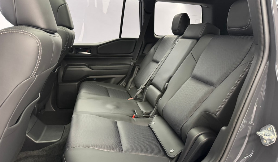TOYOTA Land Cruiser 2.8 D 230 Invincible AWD