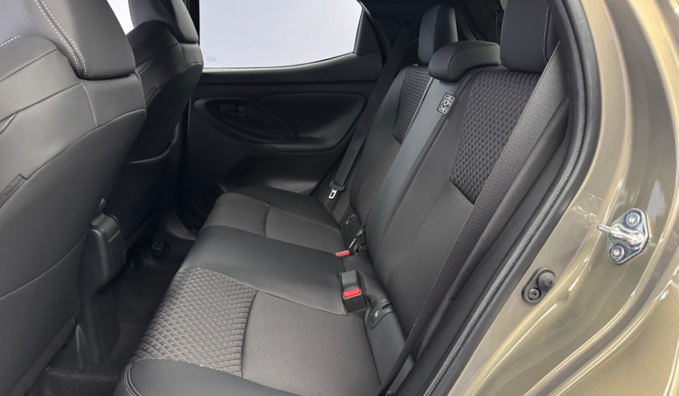 TOYOTA Yaris Hybrid 1.5 Premium