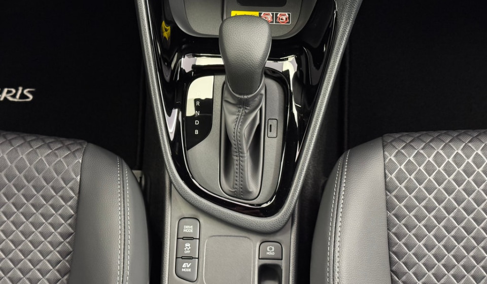 TOYOTA Yaris Hybrid 1.5 Premium