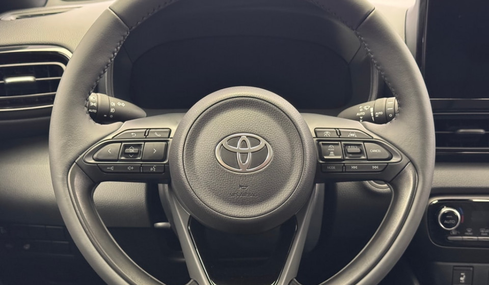 TOYOTA Yaris Hybrid 1.5 Premium