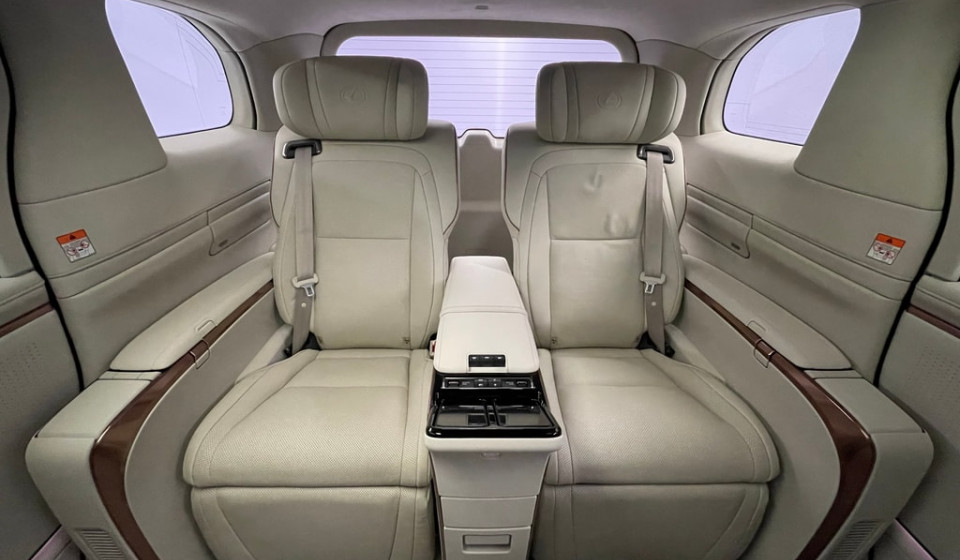 LEXUS LM 350h VIP E-FOUR Voll-Hybrid